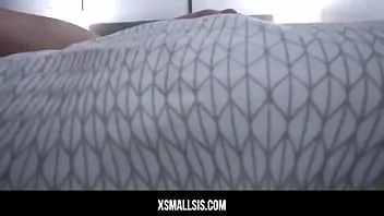 播放 Xsmallsis - 午睡的继姐乱搞继兄 - amara romani