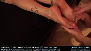 Jouer Belle-mère vous aide à soulager votre mal de tête pov titty fuck, face fuck et footjob sperme sur les pieds - mrxmrscox