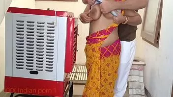 চালান ভারতীয় xxx কুলার মেরামত মানুষ হিন্দিতে চোদা
