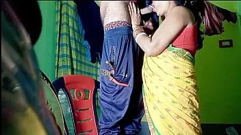 play هندي bhabhi xxx كس الرطب يمارس الجنس مع كهربائي بصوت هندي واضح | مزدوج النار