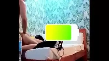 Riproduci La filippina lo prende nel sedere per sbaglio