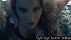 Riproduci Sessione di piacere solista della MILF tettona Kayla Paige con vibratore e dita