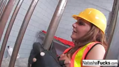 Riproduci La pornostar bruna dai grossi seni Natasha Nice si masturba e mostra le sue incredibili curve e la sua figa