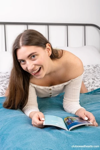 Pornoster Elise Moon